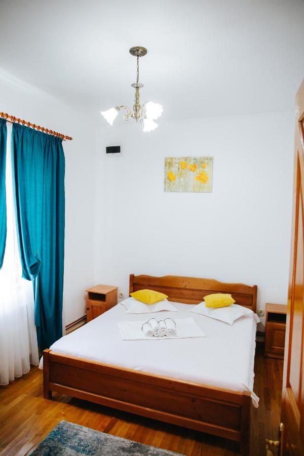 Pensiunea Casa Cristal Târgu Jiu Buitenkant foto
