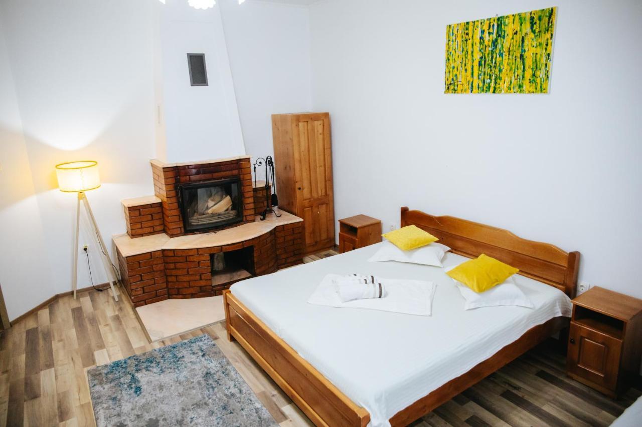 Pensiunea Casa Cristal Târgu Jiu Buitenkant foto