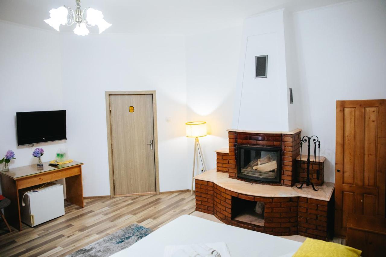Pensiunea Casa Cristal Târgu Jiu Buitenkant foto
