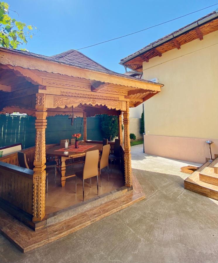 Pensiunea Casa Cristal Târgu Jiu Buitenkant foto